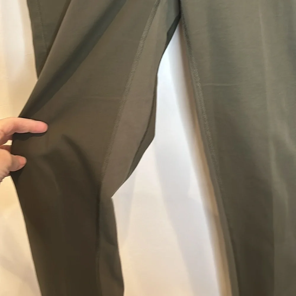 LULULEMON WOMENS PANTS STRETCH COMFORT IN A DRESSIER PANT OLIVE GREEN SIZE 4